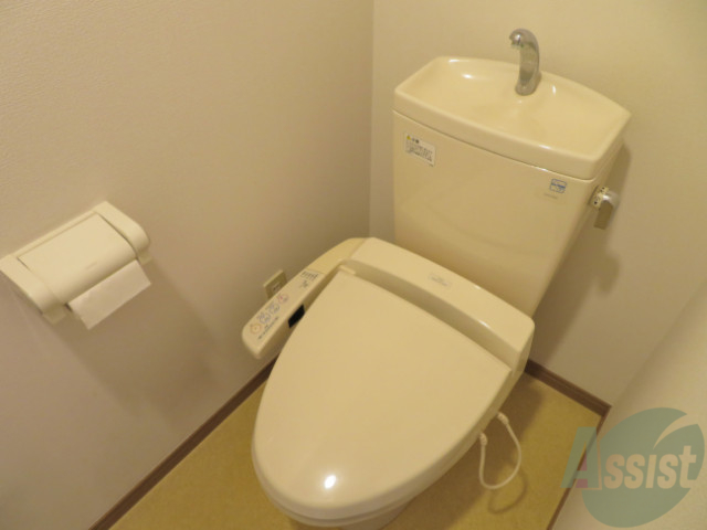 トイレ　こちらはトイレです。清潔感があり、安心して使用できます。