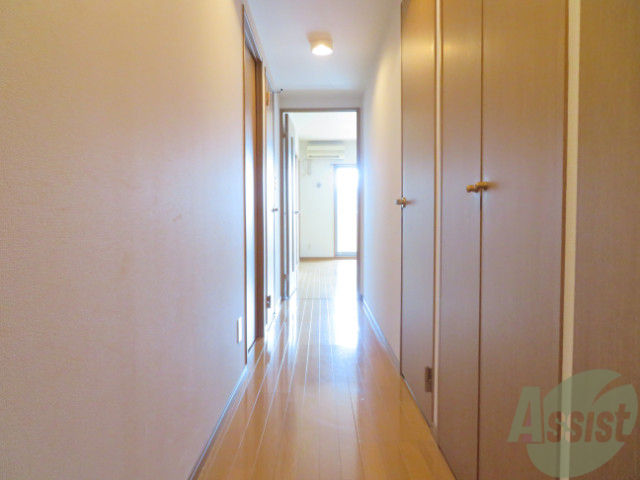 玄関　玄関の様子です。明るい印象ですね。気分もあがりそう。