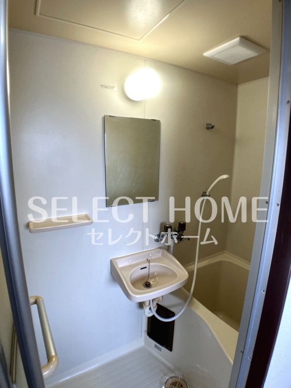 バス・シャワールーム　同型タイプゆったり過ごせるお風呂です