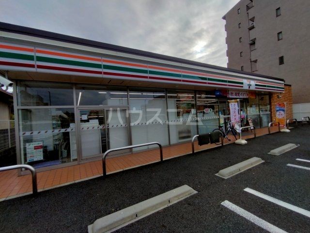 【小牧市中央のマンションのコンビニ】