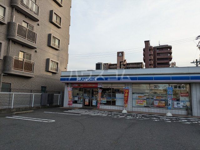 【小牧市中央のマンションのコンビニ】