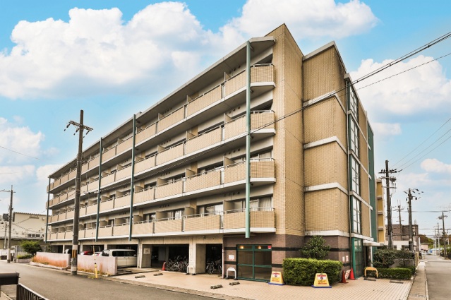 クラージュ京都南の建物外観