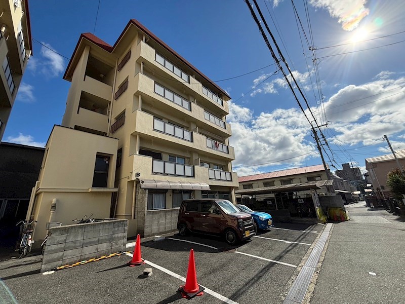 尼崎市猪名寺のマンションの建物外観