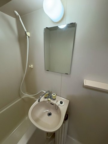 洗面設備　ゆったりとスペースのある洗面所