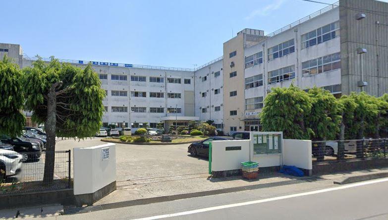 【エクレール山下町の中学校】