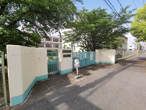 【大阪狭山市金剛のアパートの小学校】