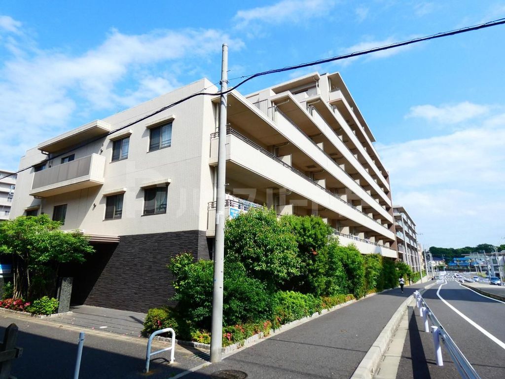 松戸市東松戸のマンションの建物外観