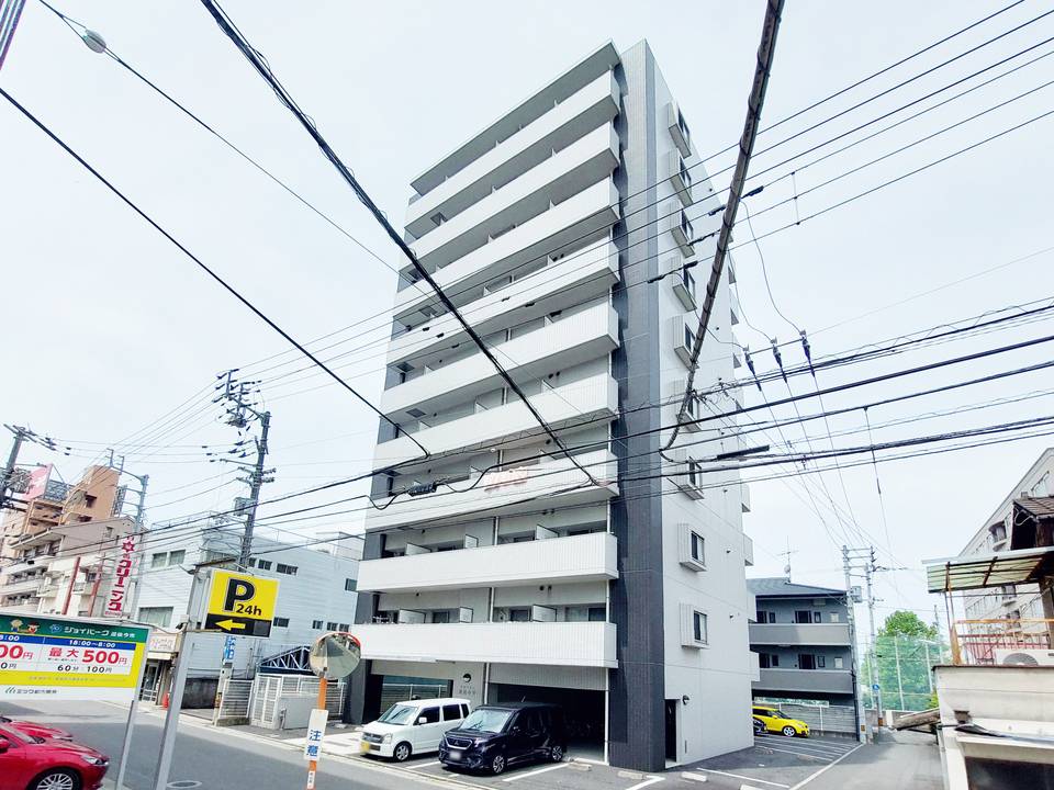 松山市道後今市のマンションの建物外観