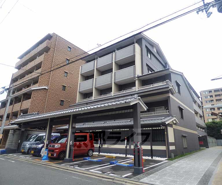 京都市上京区寺今町のマンションの建物外観