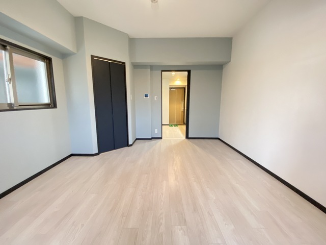 居室・リビング　※同建物・別号室の写真です