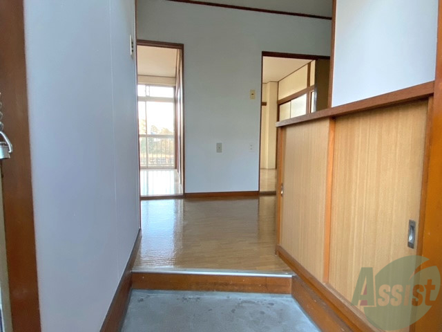 玄関　玄関の様子です。明るい印象ですね。気分もあがりそう。