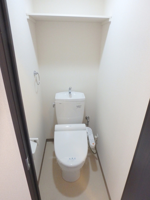 トイレ　温水洗浄便座付き♪