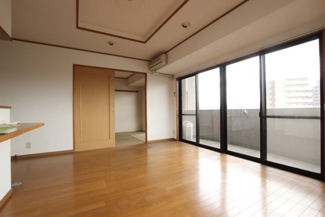 居室・リビング　同物件別号室