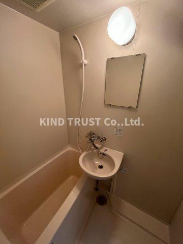 バス・シャワールーム　落ち着いた空間のお風呂です