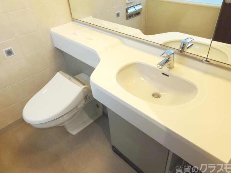 洗面設備　洗面所も綺麗広いんです！