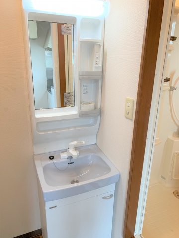 洗面設備　独立洗面化粧台付き