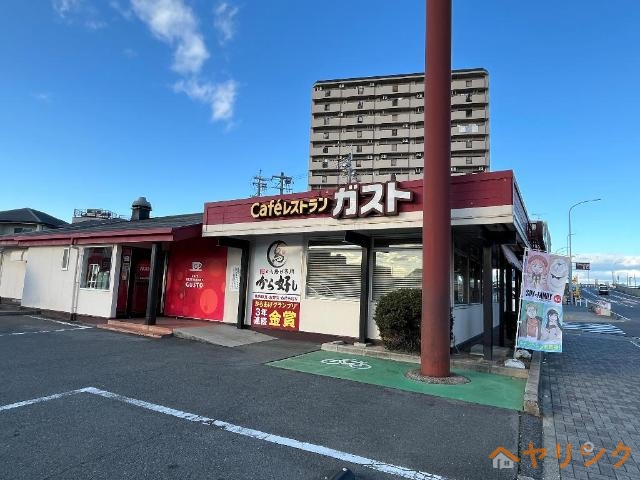 飲食店　ガスト上飯田店（から好し取扱店）（飲食店）まで240m