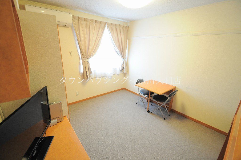 居室・リビング　同タイプ部屋の写真となり設備等は現況と異なる場合があります