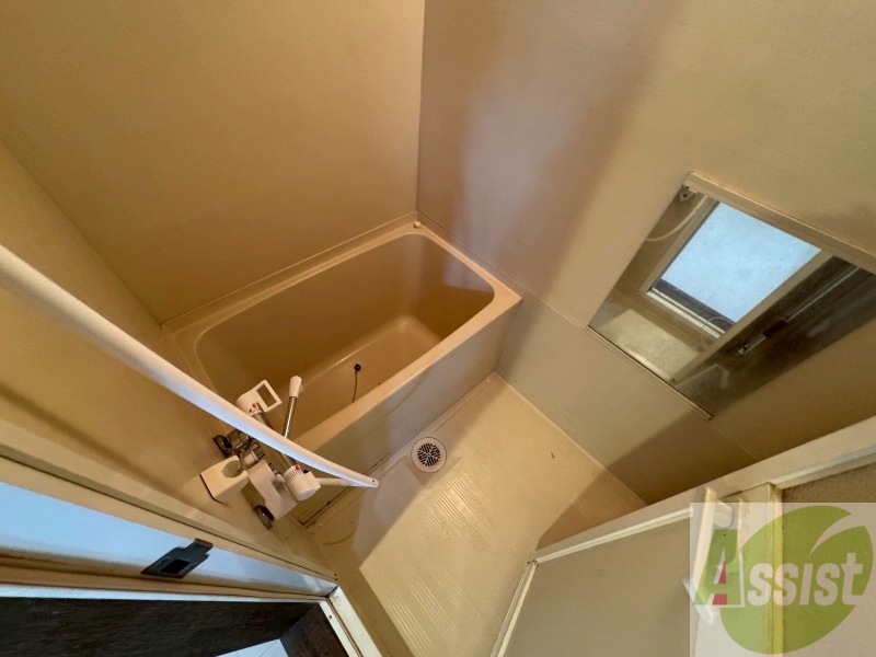 バス・シャワールーム　お風呂になります。一日の疲れを癒してくださいね。