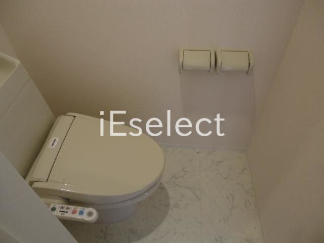 トイレ　温水洗浄便座付きのトイレです