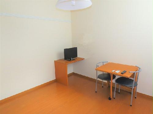 居室・リビング　家具家電が備え付けのお部屋です