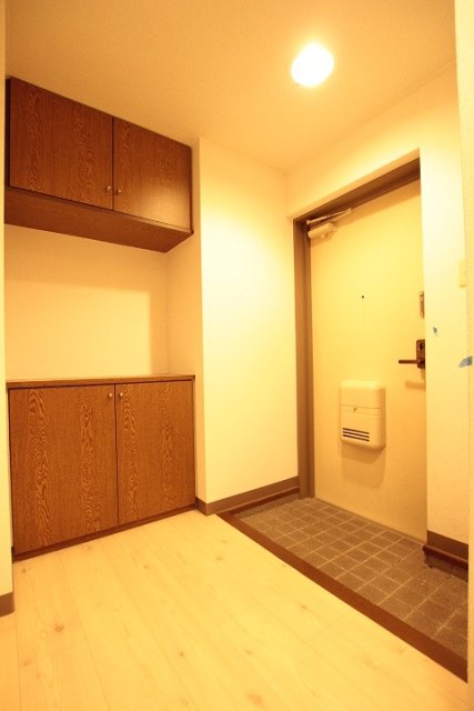 玄関　同物件別号室