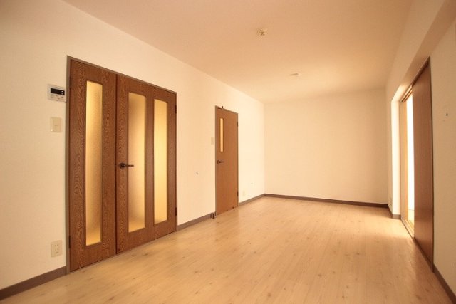 居室・リビング　同物件別号室