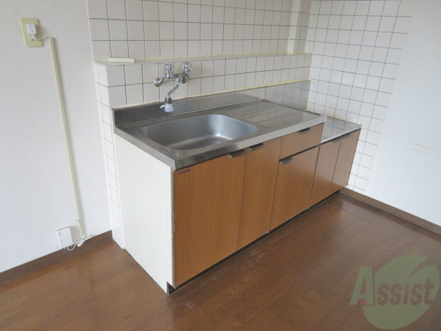 キッチン　こちらはキッチンです。調理スペースも広く使いやすそう。