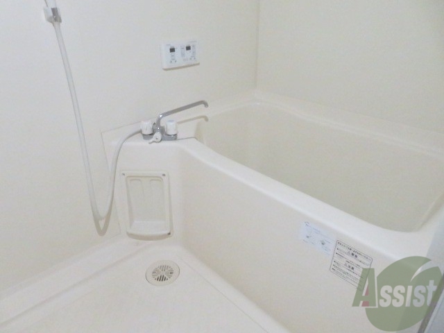 バス・シャワールーム　こちらはお風呂。一日の疲れをこちらで癒してください。