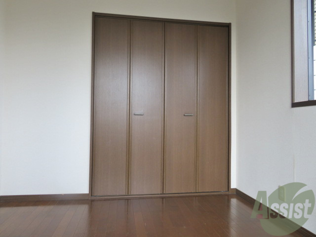 収納　ここに収納があります。収納があるとお部屋が広く使えますね。