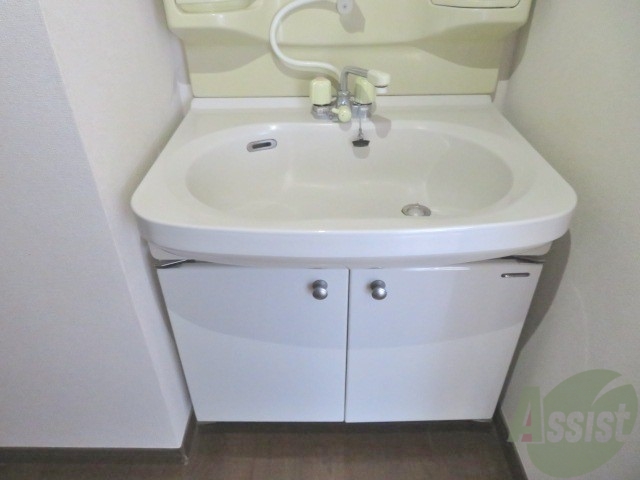 洗面設備　洗面台はこちら。独立なので忙しい朝の味方ですね。