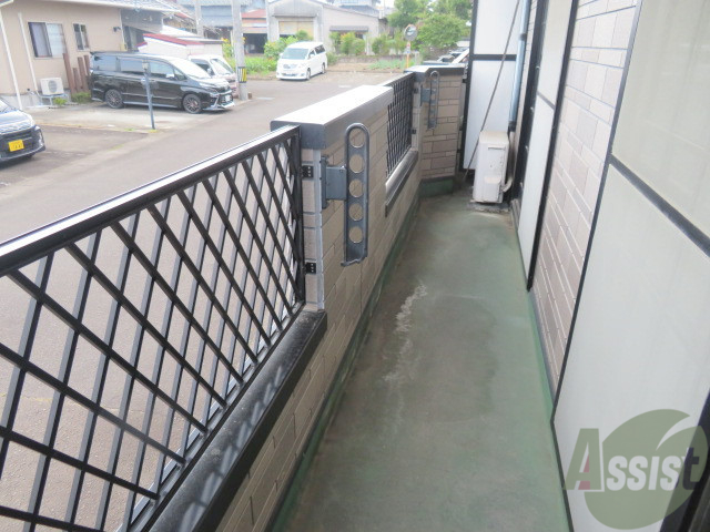 バルコニー　バルコニーはこちら。日当たりが良く洗濯物もすぐ乾きますね。