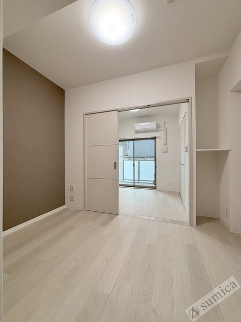 居室・リビング　アクセントクロスがオシャレを演出♪