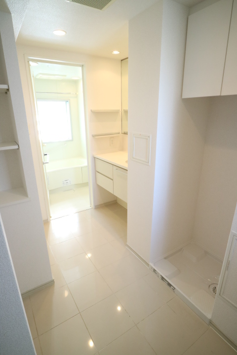 その他部屋・スペース　※参考写真　右手が室内洗濯機置場