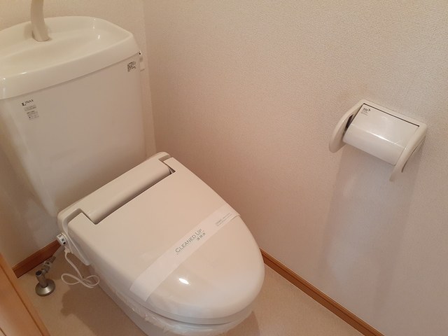 トイレ　☆温水洗浄・暖房便座付きトイレです☆