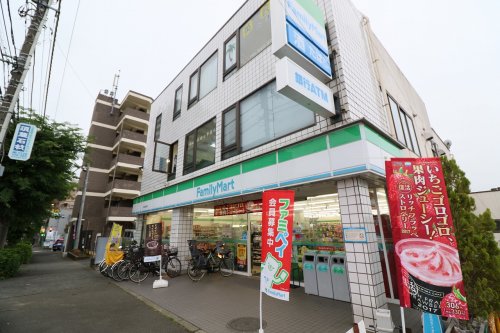 コンビニ　ファミリーマート 京王稲城駅前店（コンビニ）まで186m