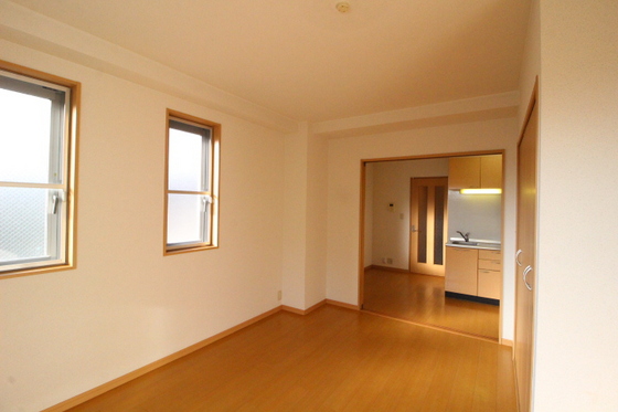 居室・リビング　※他号室の写真です。