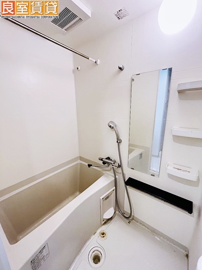 バス・シャワールーム　浴室乾燥機付き