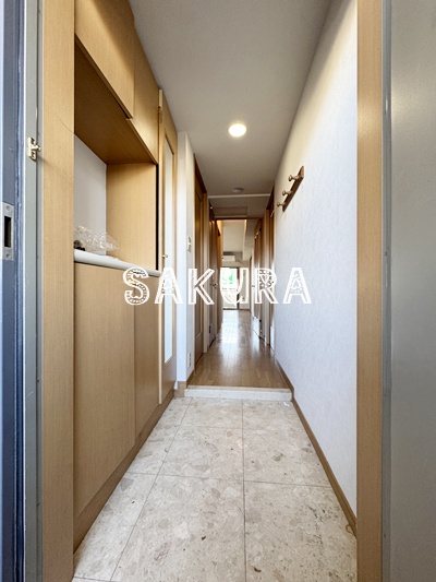 玄関　収納豊富なシューズボックスです♪