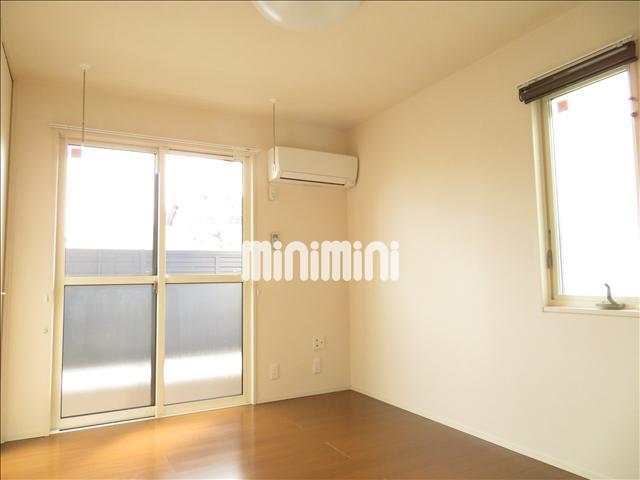 その他部屋・スペース　エアコン付きの洋間。