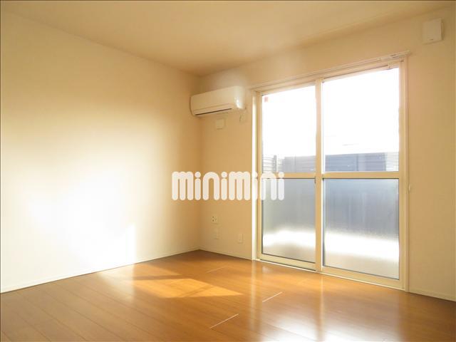 居室・リビング　エアコン付きのリビング。