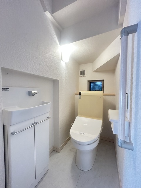 トイレ　１階※温水洗浄機能付