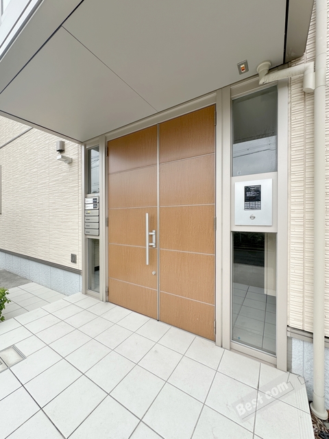 エントランス　オートロック付きで部外者シャットアウト♪