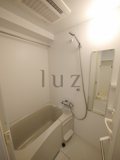 バス・シャワールーム　浴室乾燥完備のバスルーム！