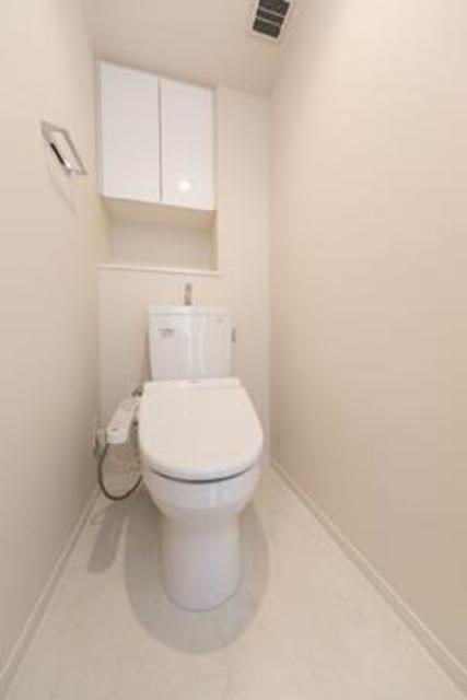 トイレ　※写真は同タイプ住戸です。