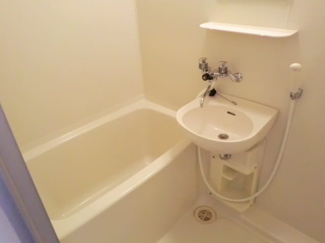 バス・シャワールーム　洗面台付き