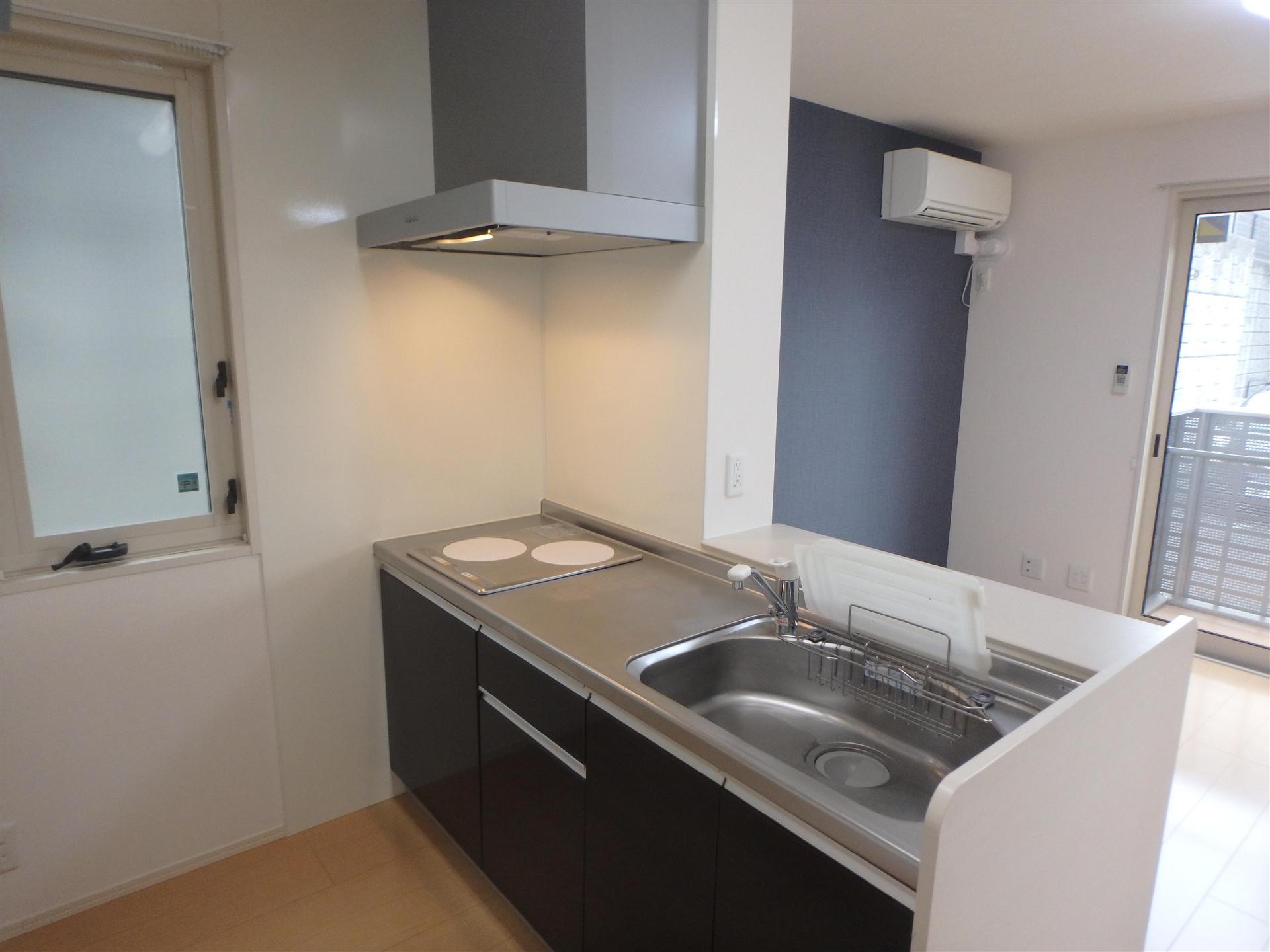 キッチン　IH２口付き。会話が弾むカウンターキッチン。