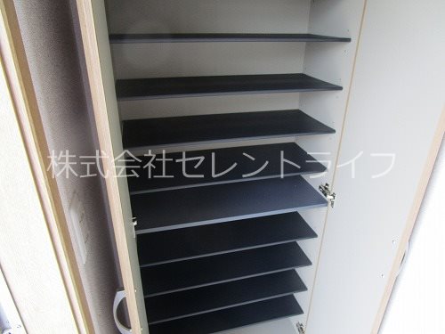 収納　シューズボックス内部