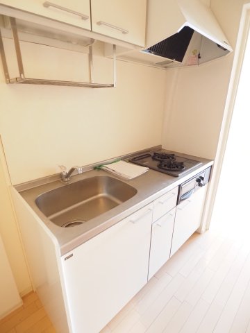 キッチン　グリル付き＋2口コンロ搭載！
