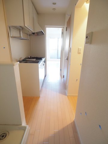 その他部屋・スペース　玄関あがってすぐにキッチンがあります！
